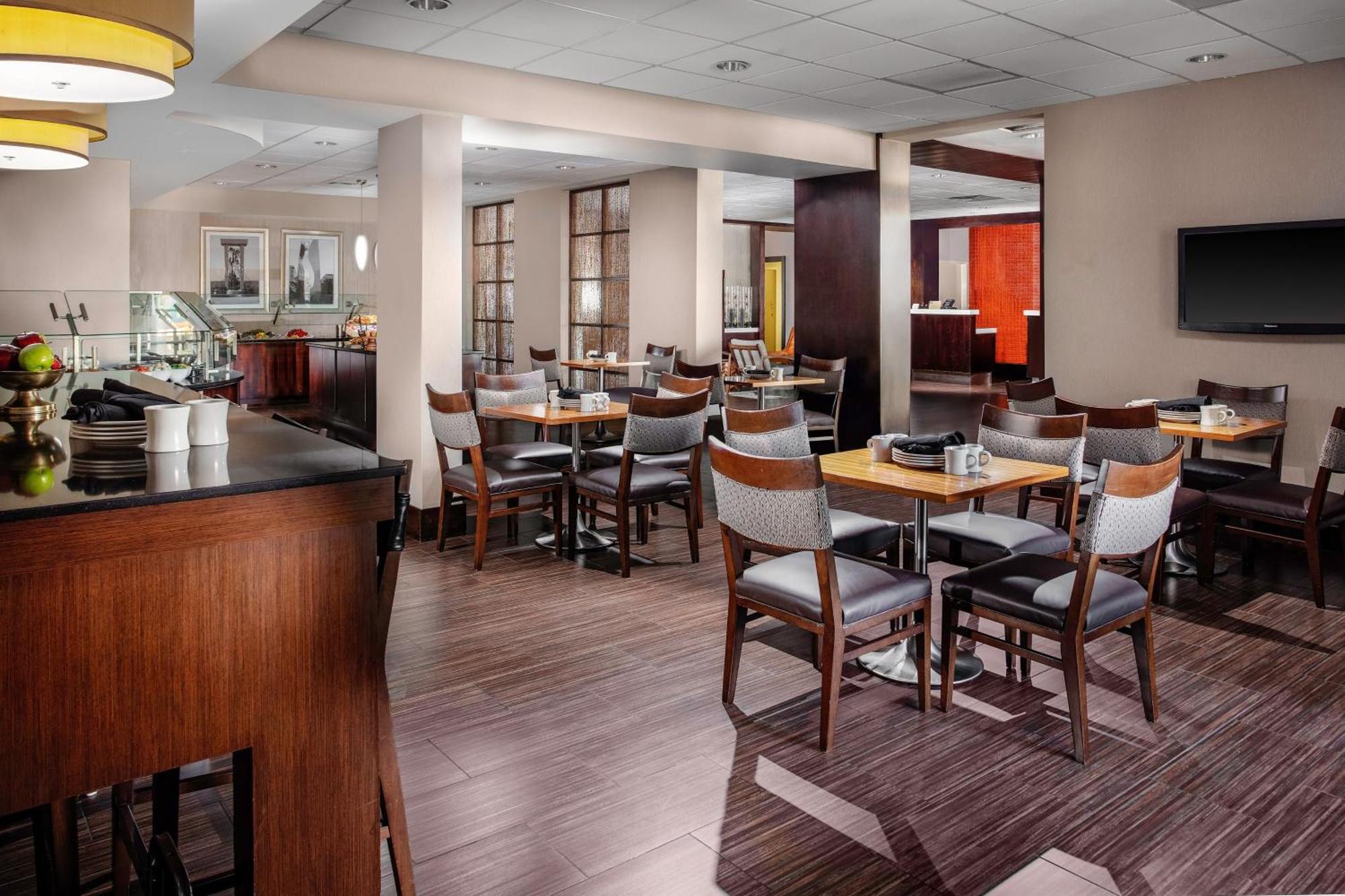 Four Points By Sheraton East Hotel 3*