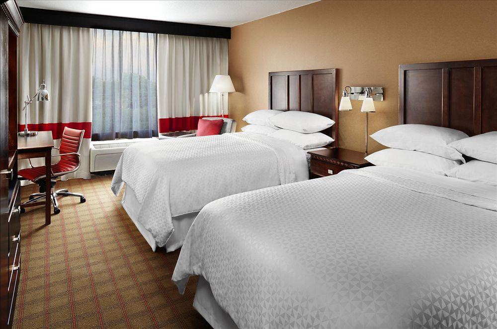 Four Points By Sheraton East Hotel 3*