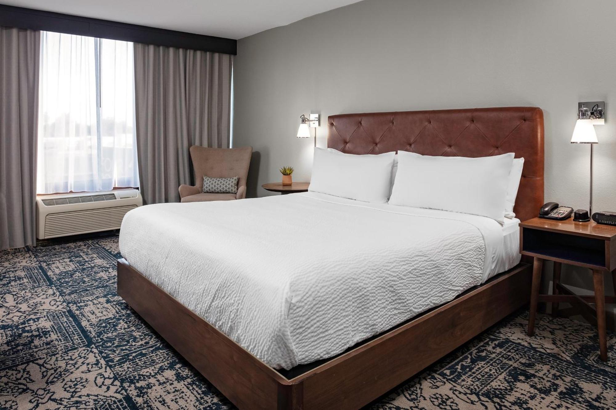 Four Points By Sheraton East Hotel 3*