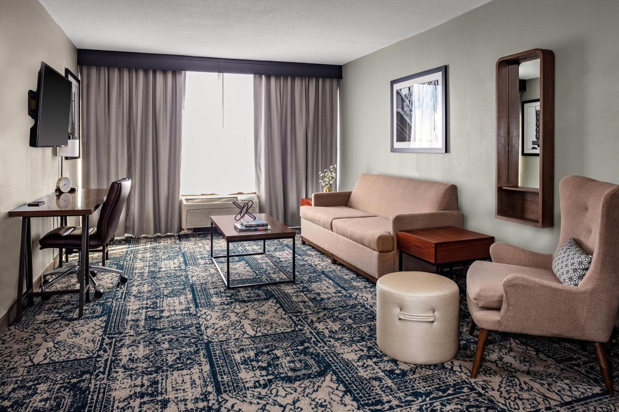 Four Points By Sheraton East Hotel 3*